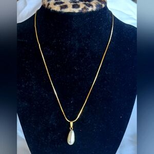 Gold plated 24 inch chain with Pearl pendant. NWOT